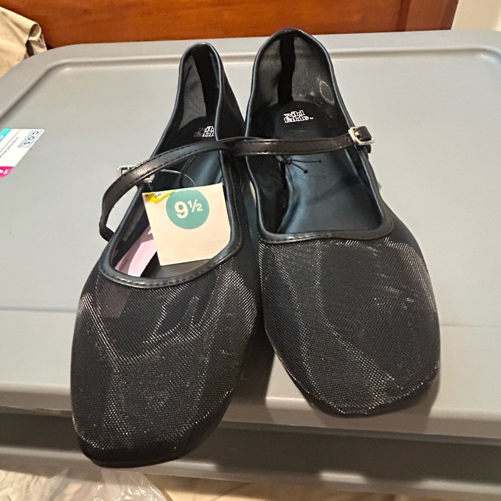 black Mary Jane-style character shoes by Theatricals, size 9.5.